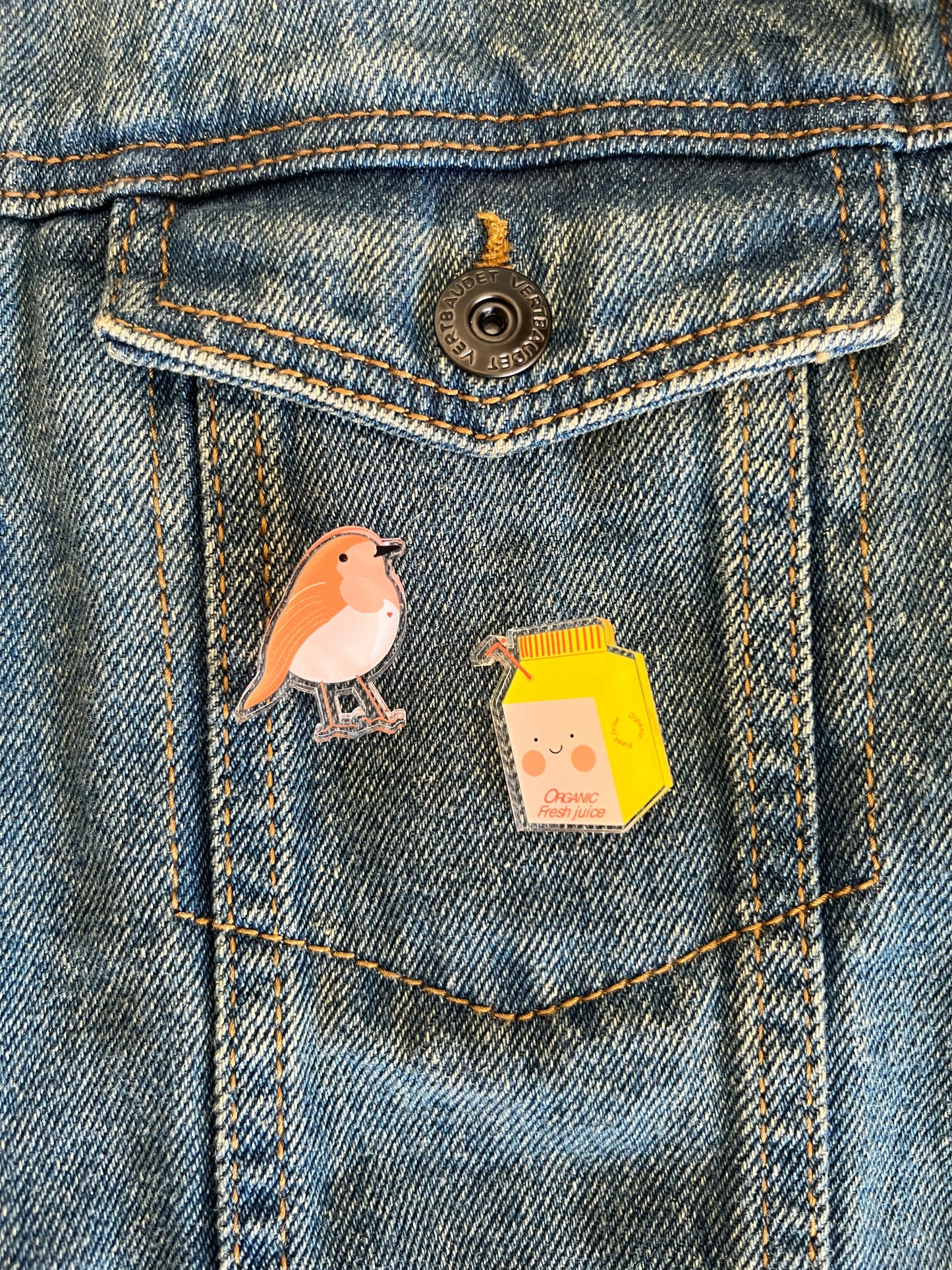 dos-pins-oiseau-green-and-paper